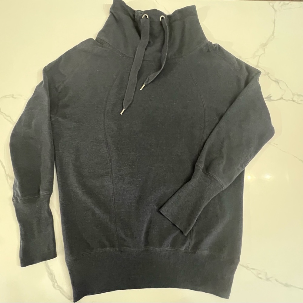 ZELLA woman’s funnel neck pullover sweatshirt with thumb holes size small